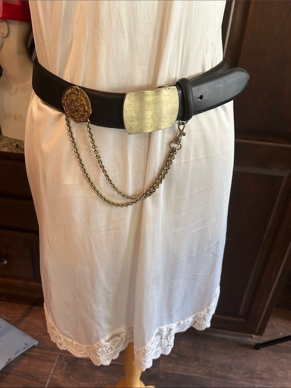 1990’s DKNY Black Leather Sz M Chain Accent Belt Brass Hardware Medallion